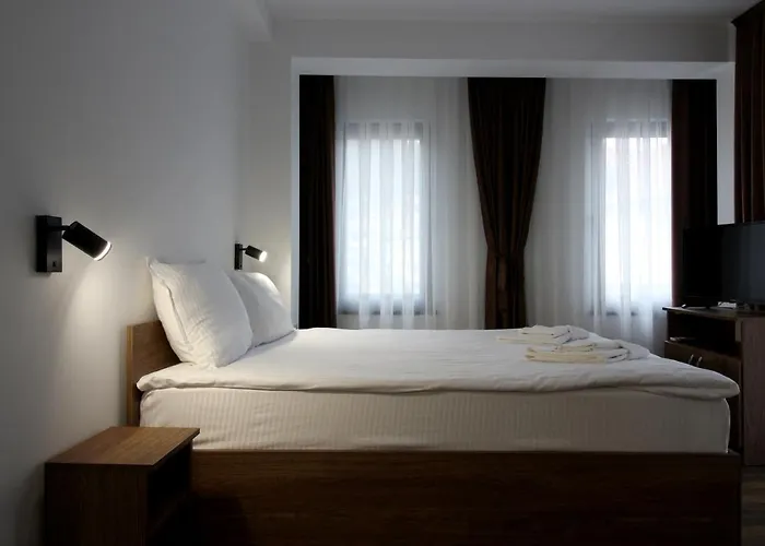 бялата къща 2 3*