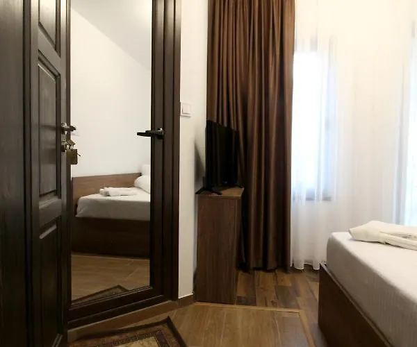 бялата къща 2 3*